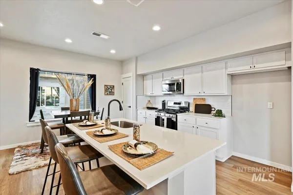 $323,000 | 521 North Lucy Lane, Nampa, ID 83687