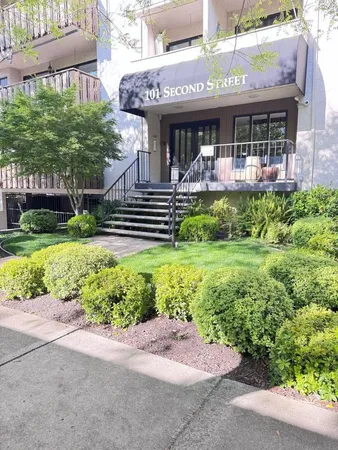 $4,000 | 101 2nd Street, Unit 5, Los Altos, CA 94022