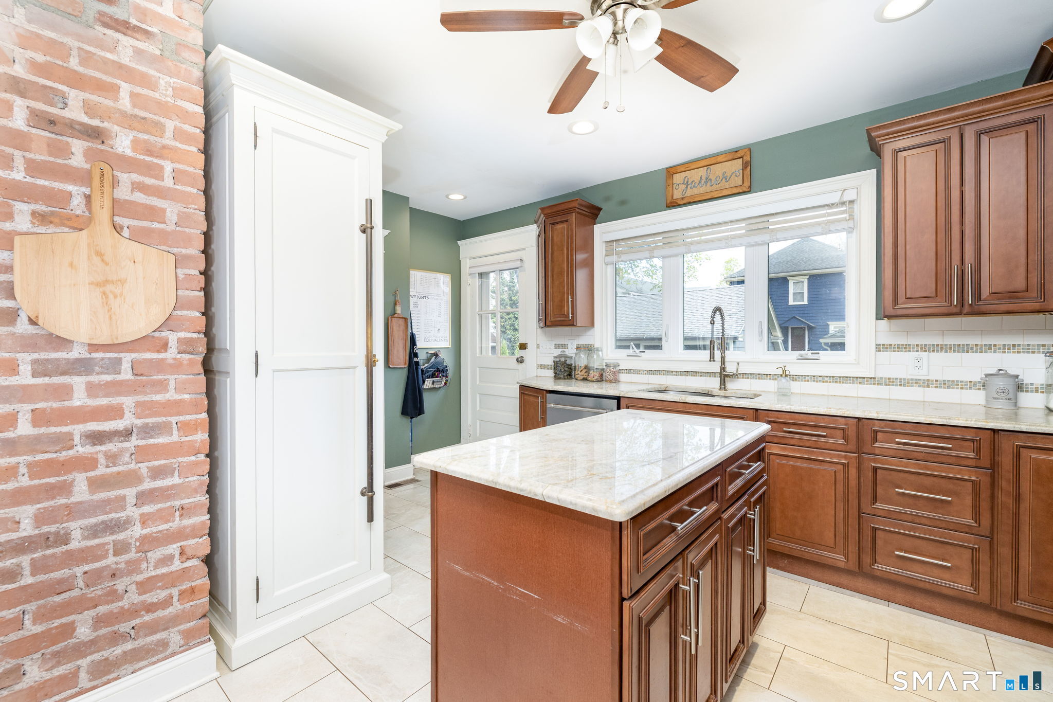 75 Harmon Street Hamden, CT 06517 - Photo 11 of 39