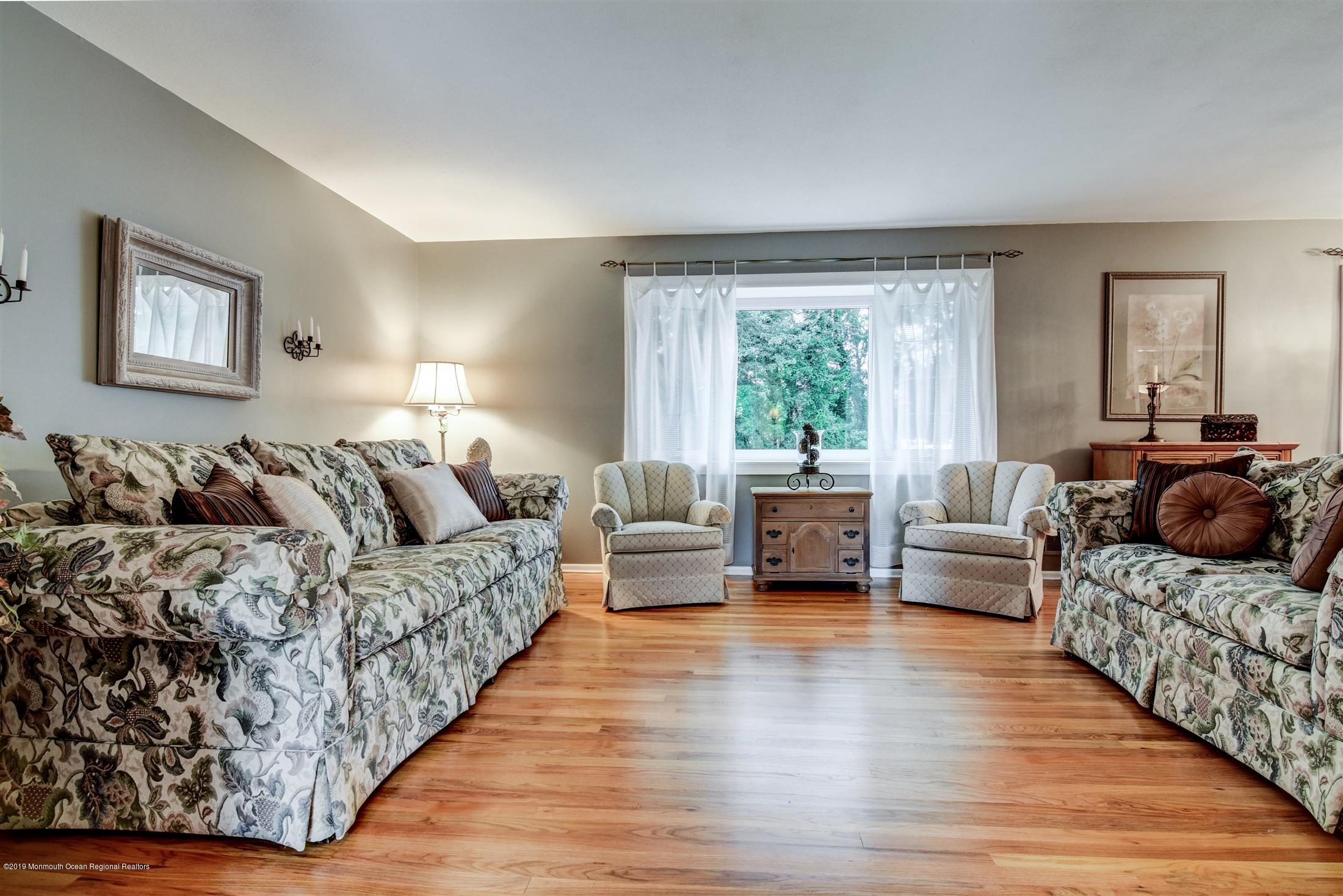 26 Lancaster Road Freehold, NJ 07728 - Photo 5 of 34 05-Living