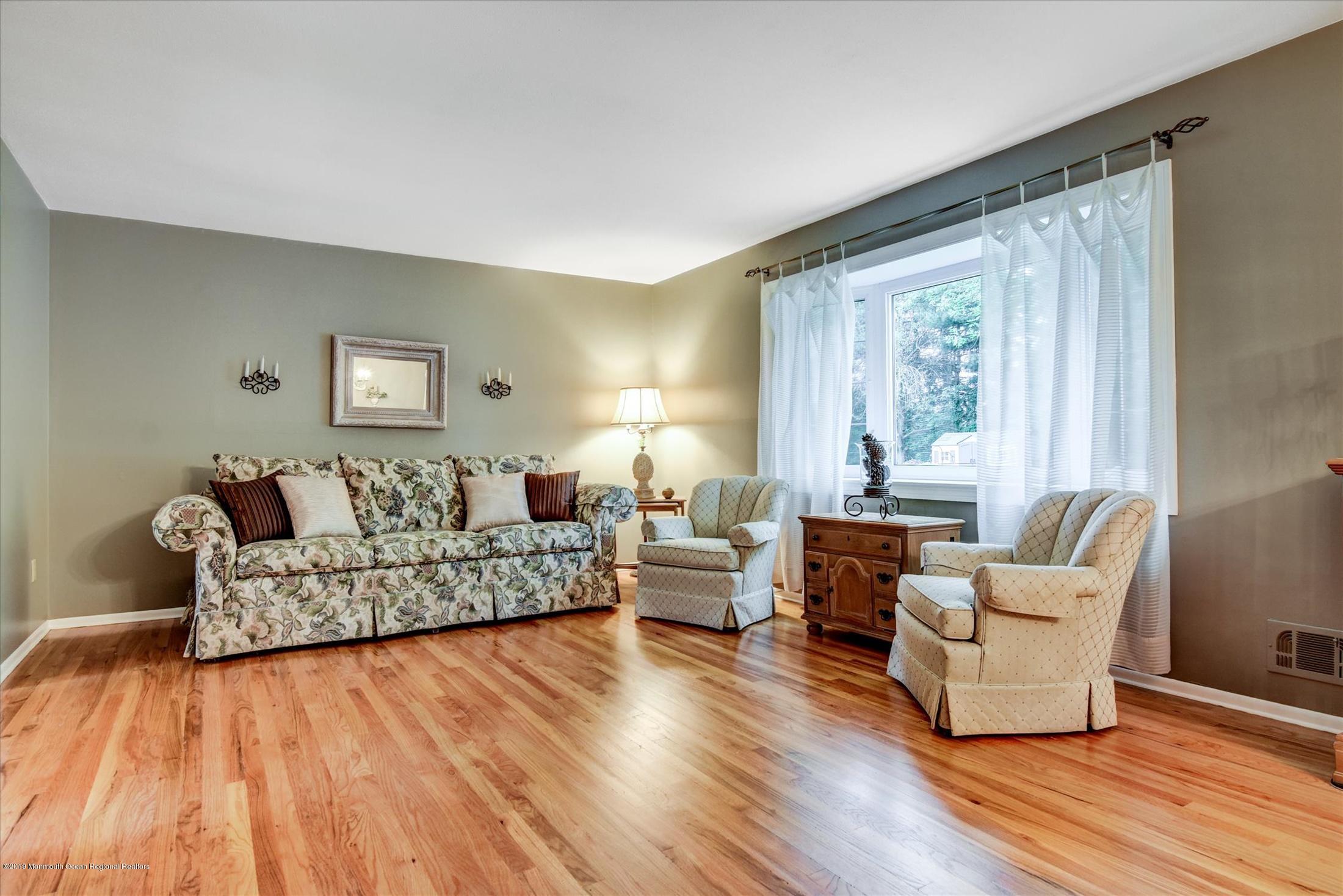 26 Lancaster Road Freehold, NJ 07728 - Photo 6 of 34 06-Living