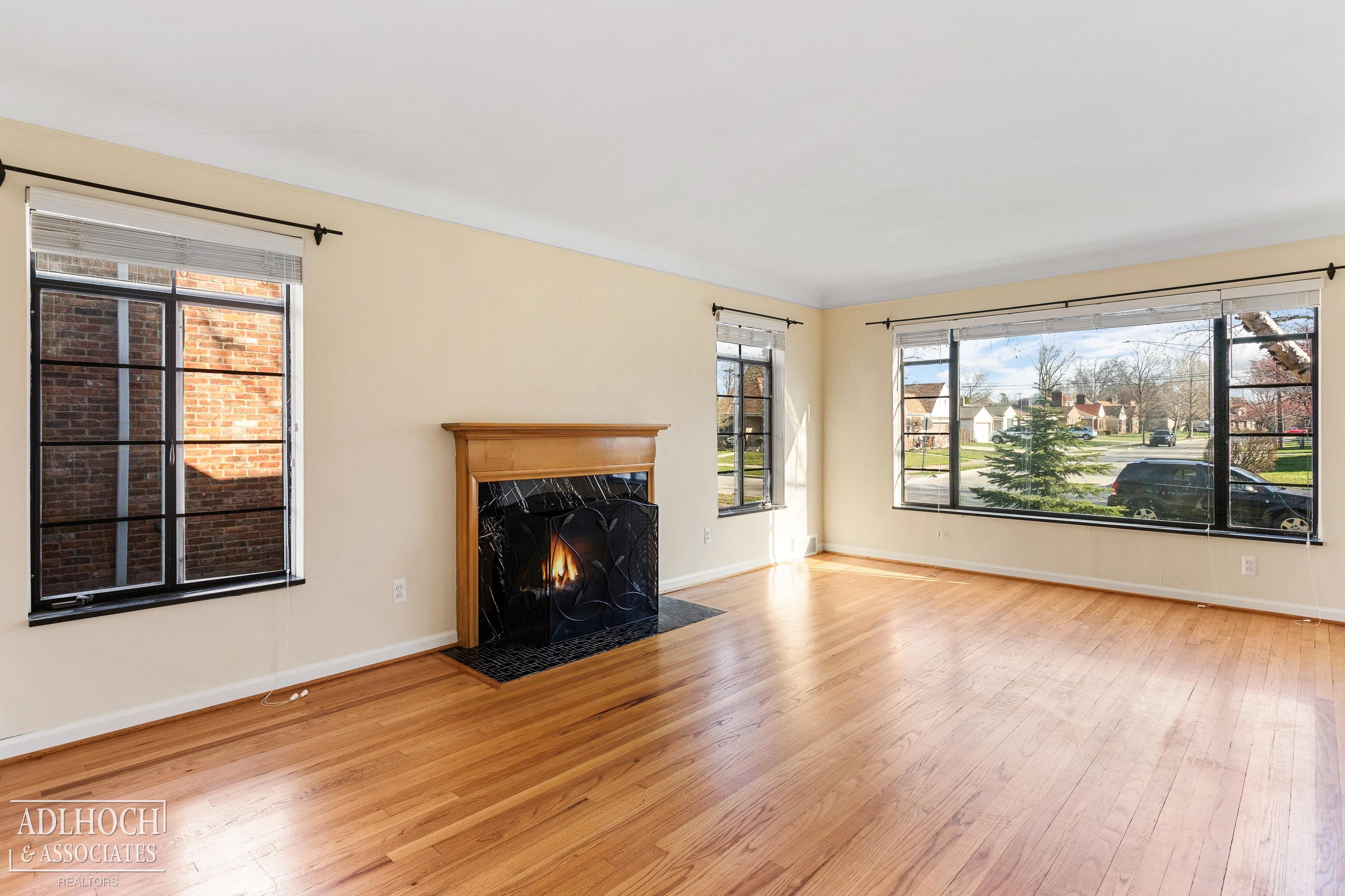 1373 Torrey Road Grosse Pointe, MI 48236 - Photo 3 of 22 50105745-2.JPG