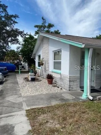 a view of a house with backyard and sitting area