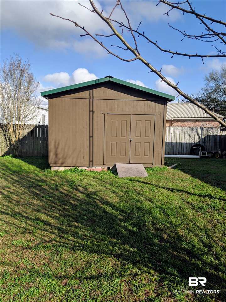 16447 Hunter Lane Foley, AL 36535 - Photo 8 of 31 Yard