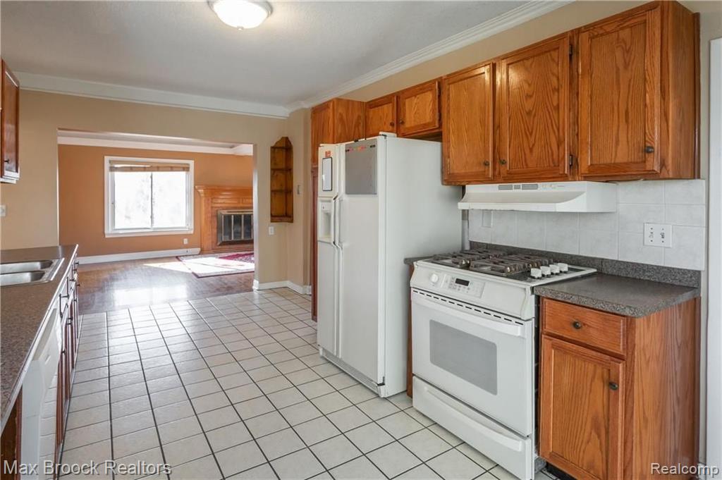 5277 West Maple Road West Bloomfield, MI 48322 - Photo 9 of 40