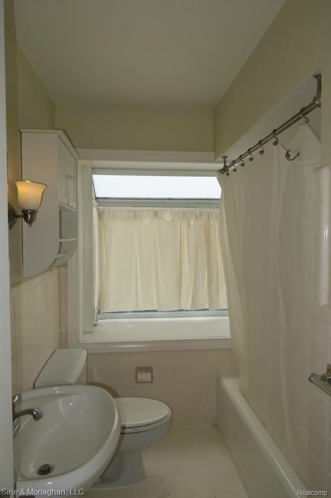 878 Hampton Road Grosse Pointe, MI 48236 - Photo 10 of 20 img_0604.jpg