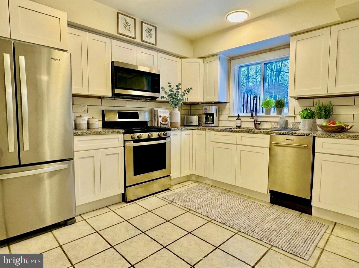 818 Summit Chase Drive Reading, PA 19611 - Photo 10 of 28