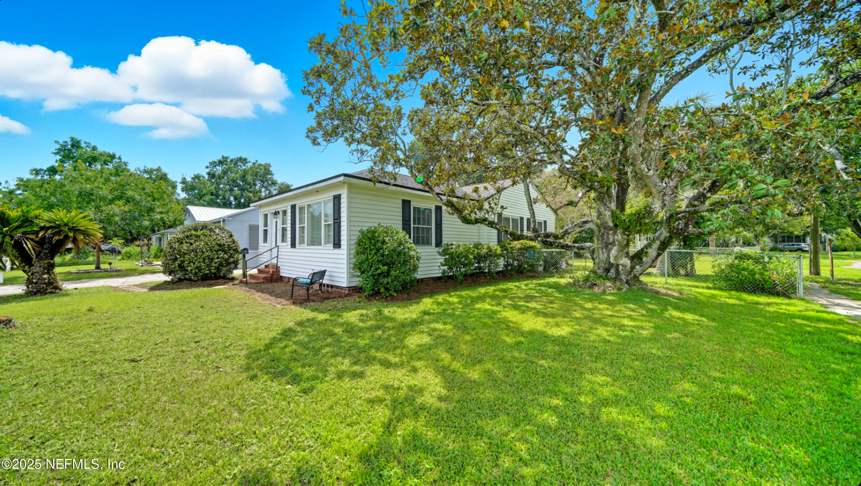 2604 Bayview Road Jacksonville, FL 32210 - Photo 28 of 31 a view of backyard with garden and entertaining space