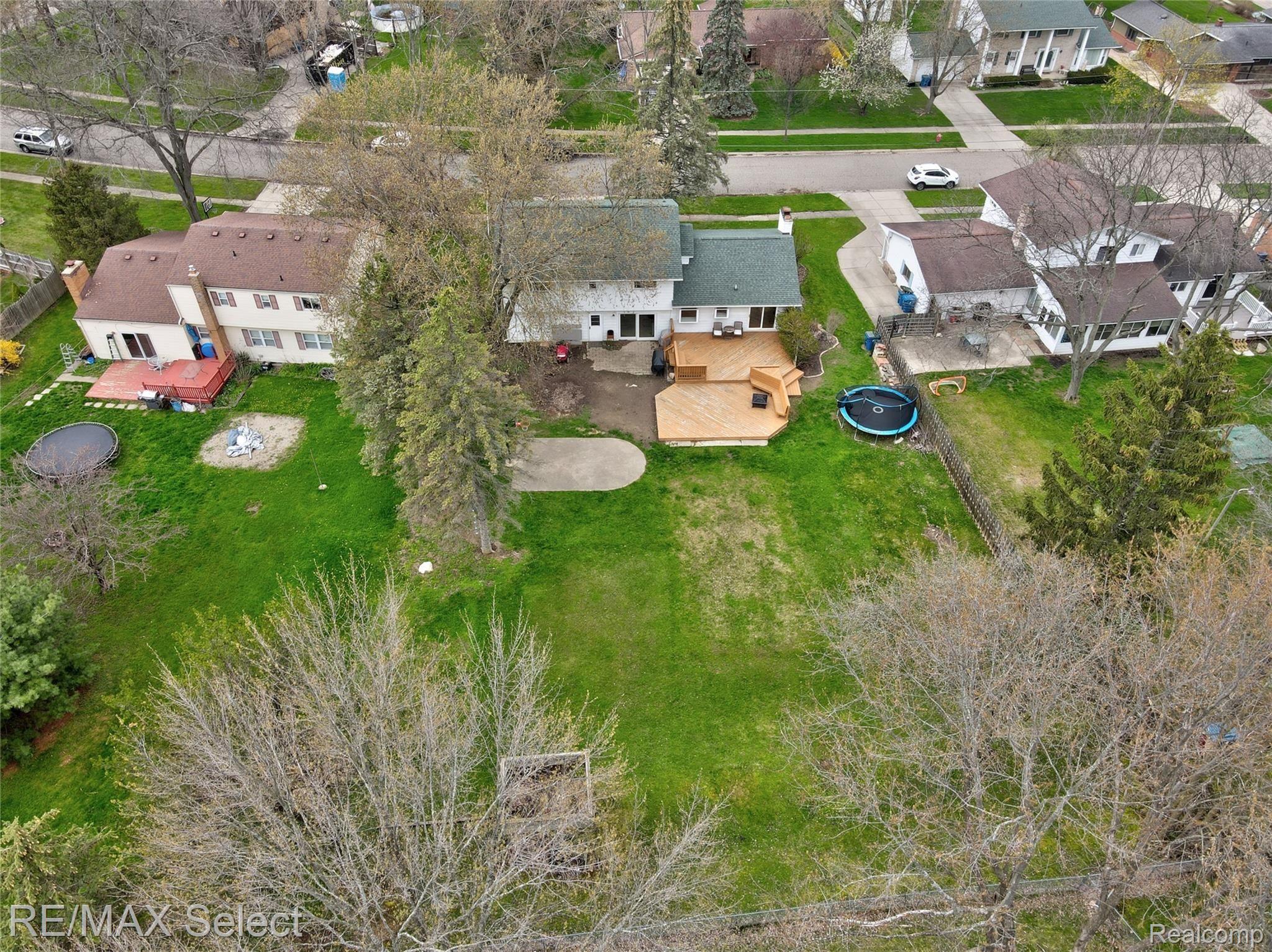 757 Huntington Road Grand Blanc, MI 48439 - Photo 35 of 37 757 Huntington Road 15.jpg