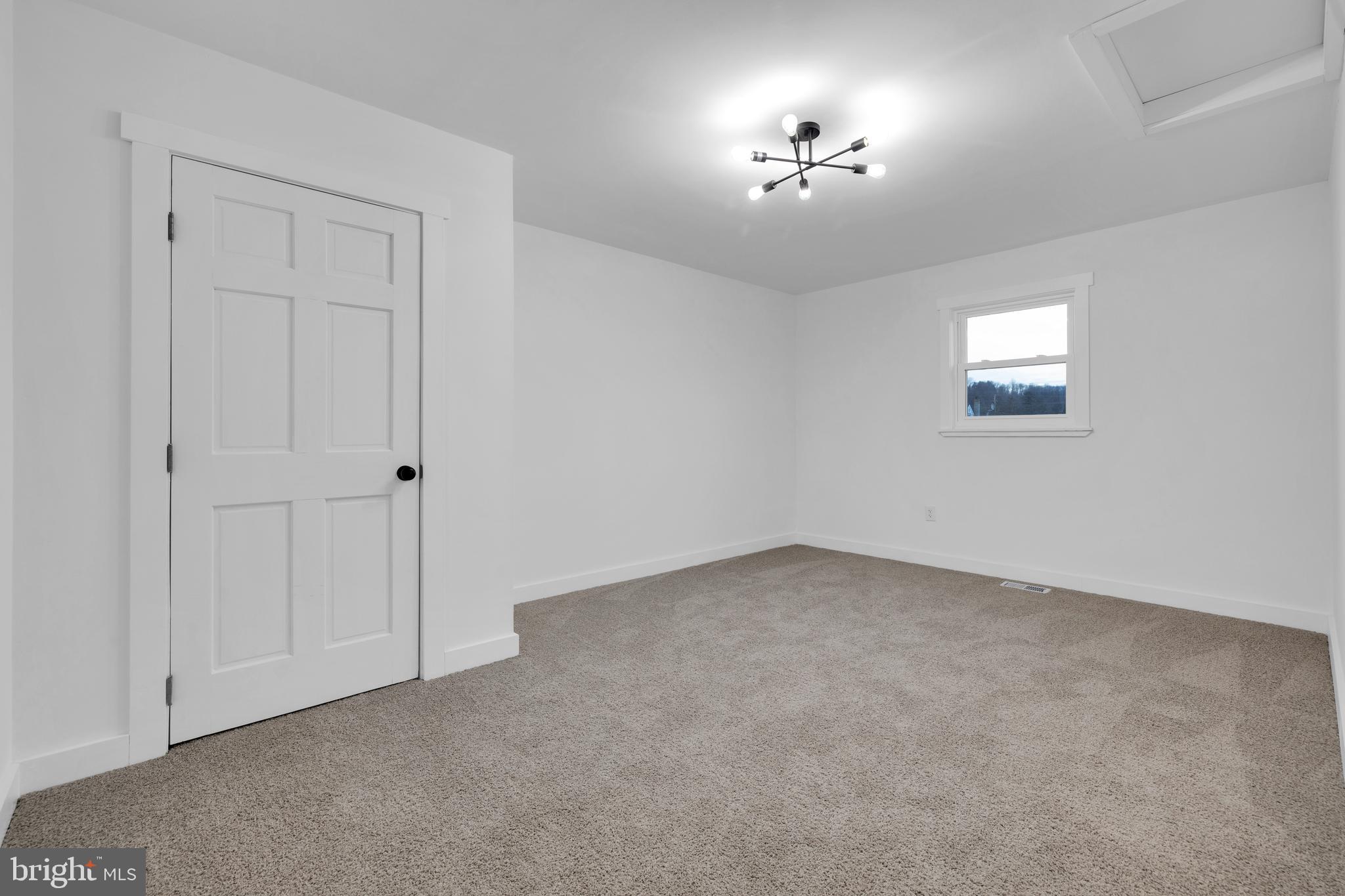 119 Heidelberg Avenue Reading, PA 19606 - Photo 30 of 38 an empty room with fan and windows