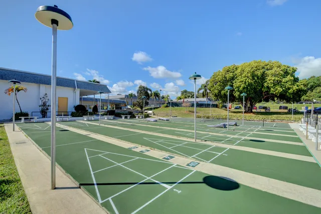 a view of a tennis court