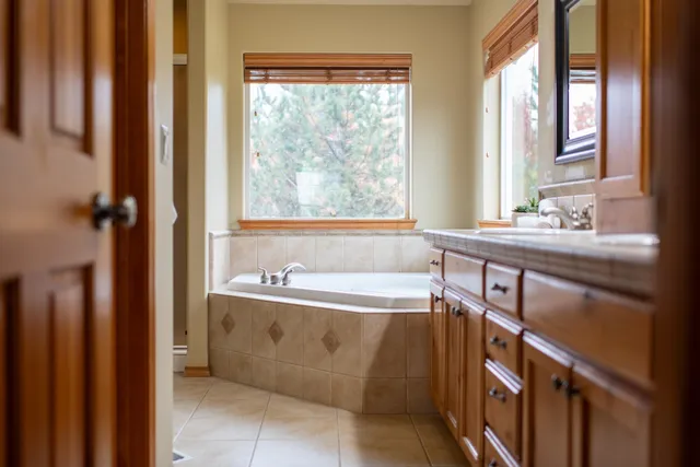 $759,900 | 906 West Westera Court, Spokane, WA 99224