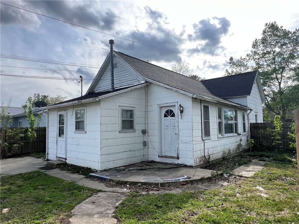 301 South 3rd Street Altamont, IL 62411 - Photo 1 of 23 Back of House