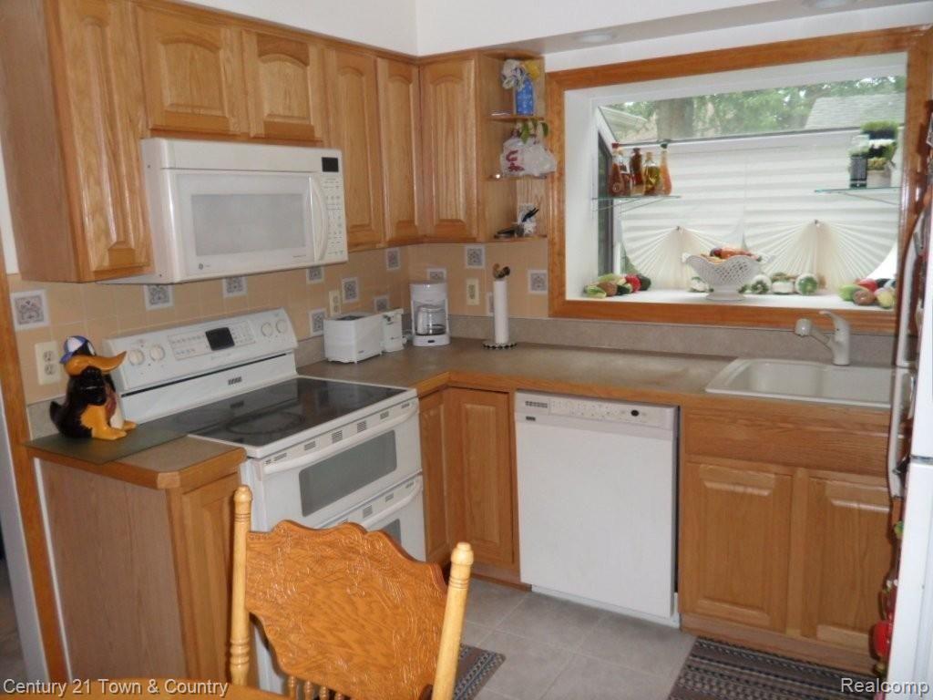 17144 Huntington Road Detroit, MI 48219 - Photo 31 of 57 Kitchen 1.JPG