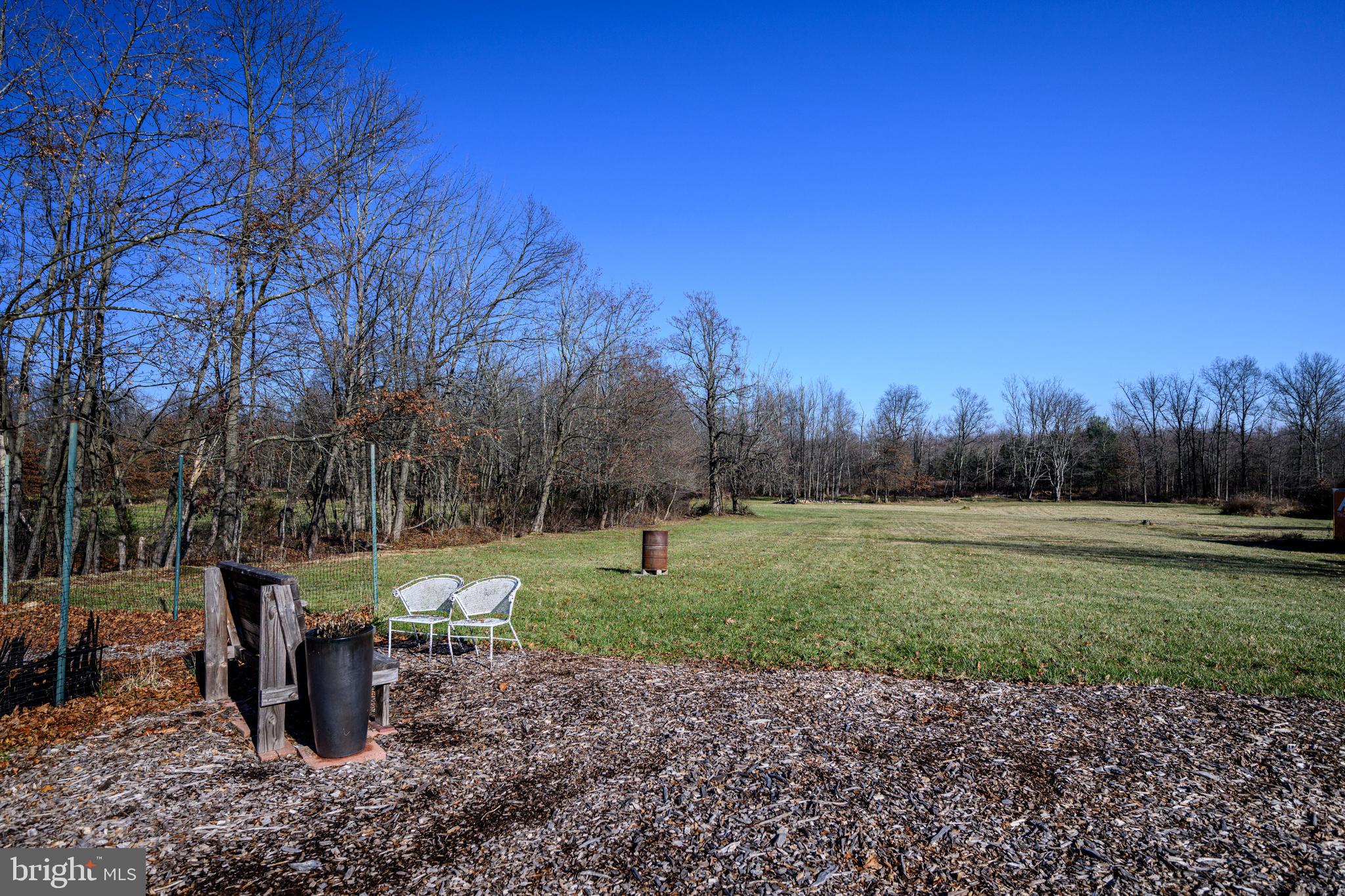 2305 Spinnerstown Road Quakertown, PA 18951 - Photo 4 of 40 Back yard