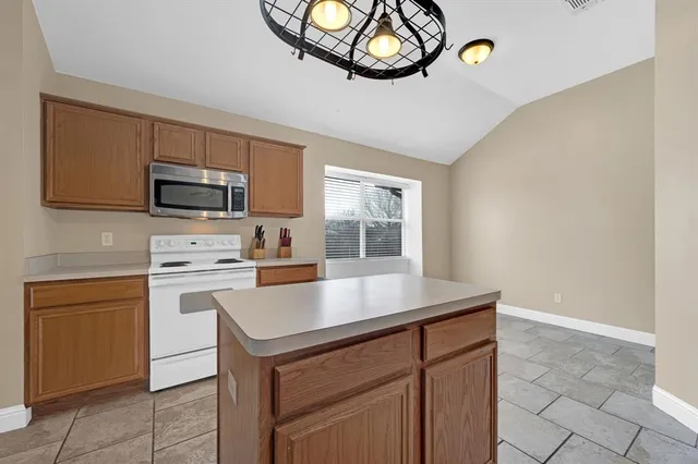 $355,000 | 930 High Knoll Drive, Midlothian, TX 76065