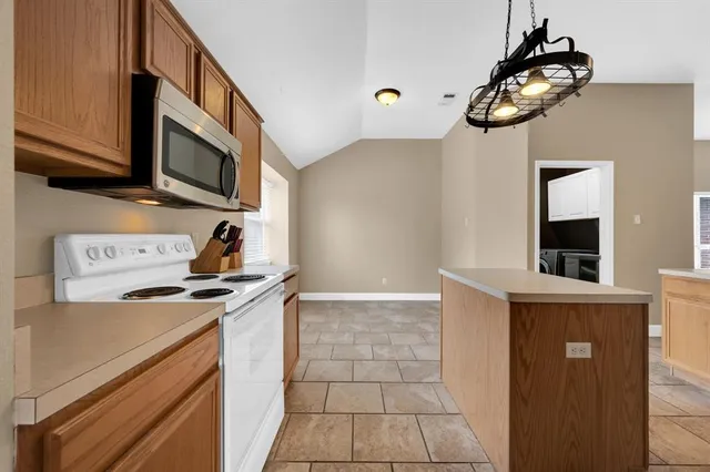 $355,000 | 930 High Knoll Drive, Midlothian, TX 76065