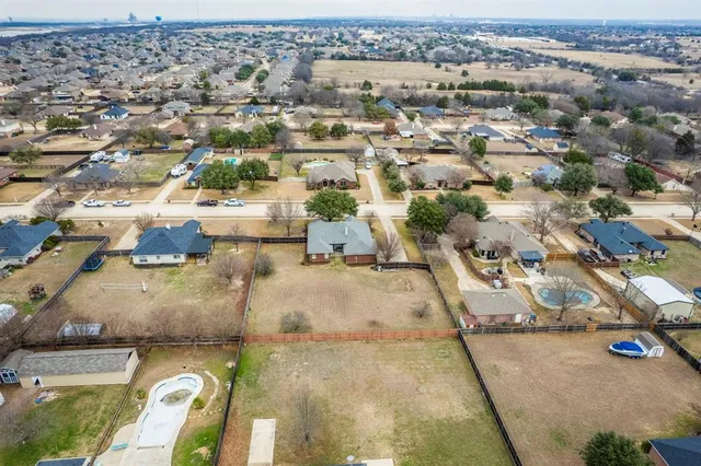 $355,000 | 930 High Knoll Drive, Midlothian, TX 76065