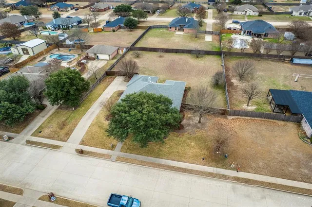 $355,000 | 930 High Knoll Drive, Midlothian, TX 76065