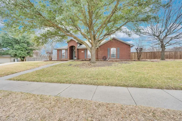 $355,000 | 930 High Knoll Drive, Midlothian, TX 76065