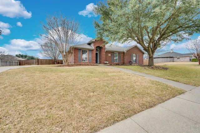 $355,000 | 930 High Knoll Drive, Midlothian, TX 76065