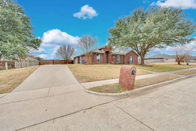 $355,000 | 930 High Knoll Drive, Midlothian, TX 76065