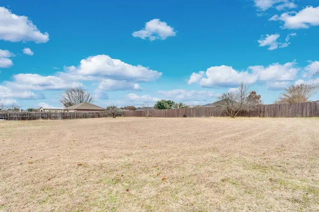 $355,000 | 930 High Knoll Drive, Midlothian, TX 76065