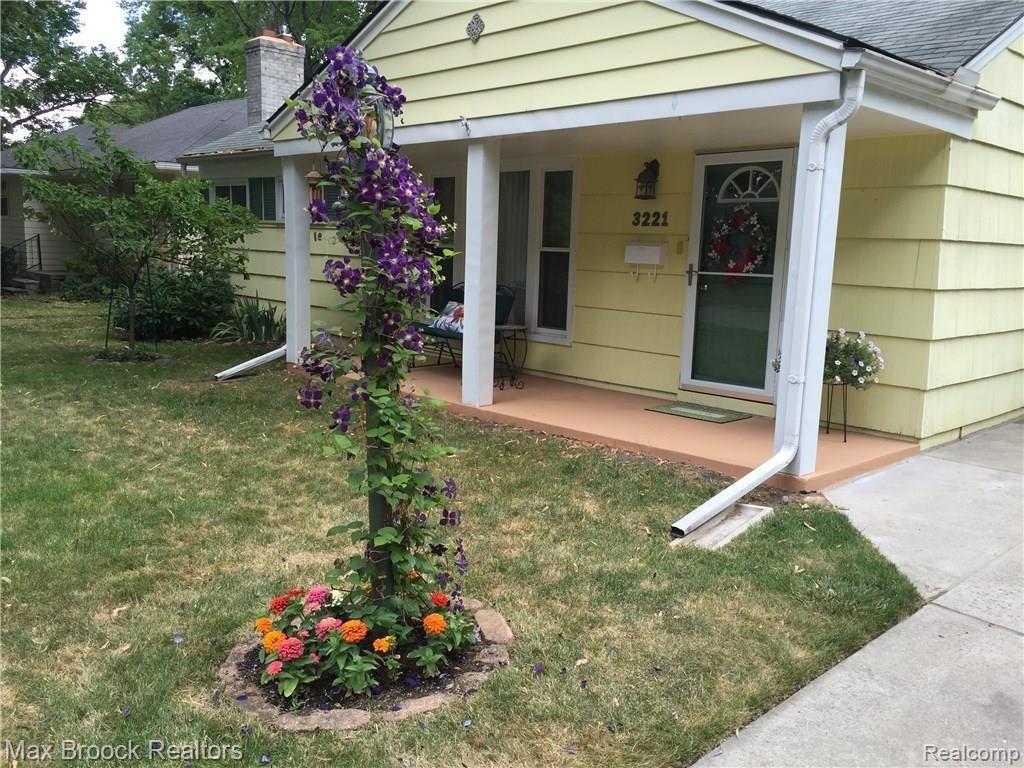 3221 Warick Road Royal Oak, MI 48073 - Photo 2 of 40 Easy care perennials make summer come alive!