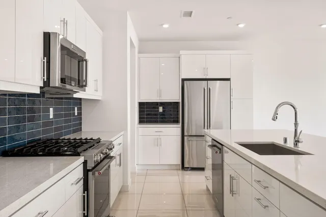 $3,595 | 928 Galaxy Drive, Palm Springs, CA 92264