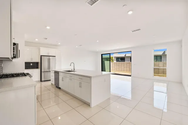 $3,595 | 928 Galaxy Drive, Palm Springs, CA 92264