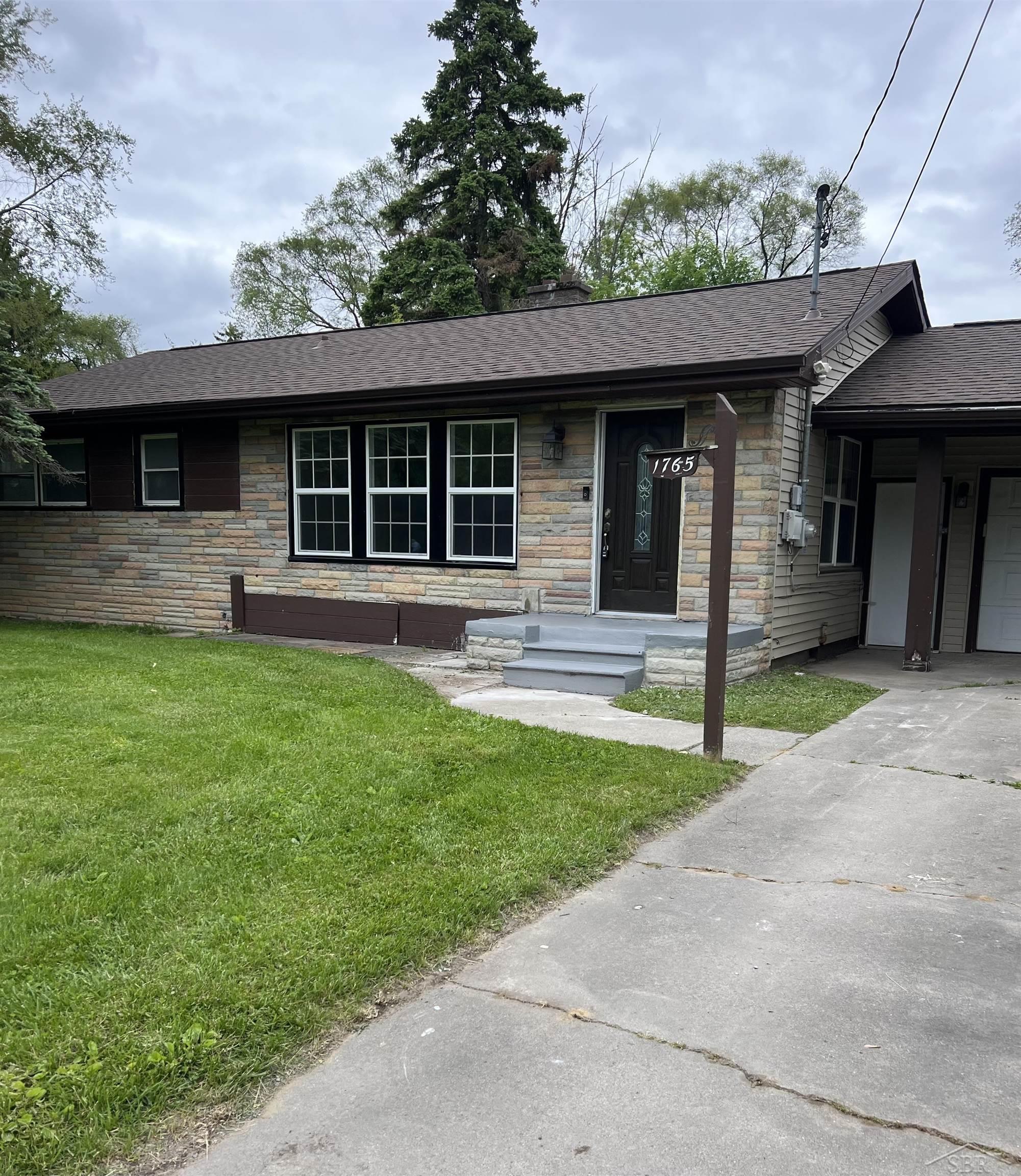 1765 Ribble Street Saginaw, MI 48601 - Photo 18 of 21 50186587-389D9718-CBCB-42AC-AFDB-C74932260988.JPG