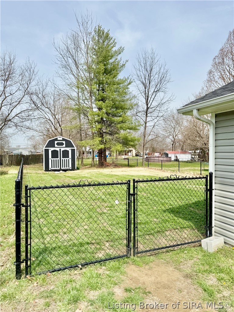 84 Union Avenue Austin, IN 47102 - Photo 5 of 20
