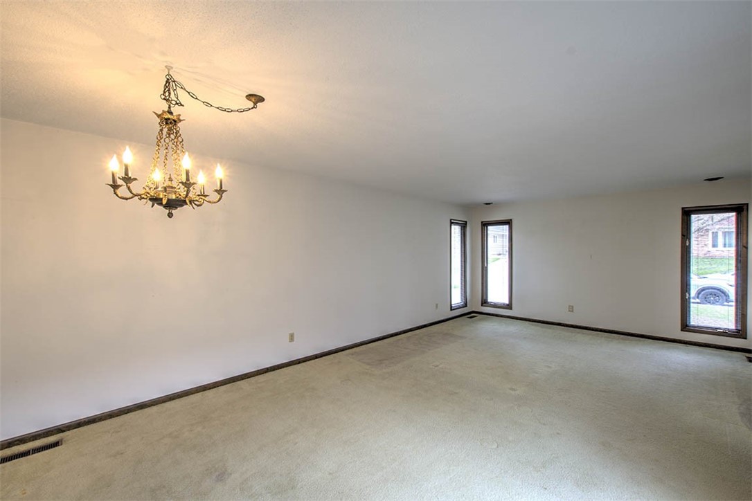 645 Crestline Drive Decatur, IL 62526 - Photo 10 of 29