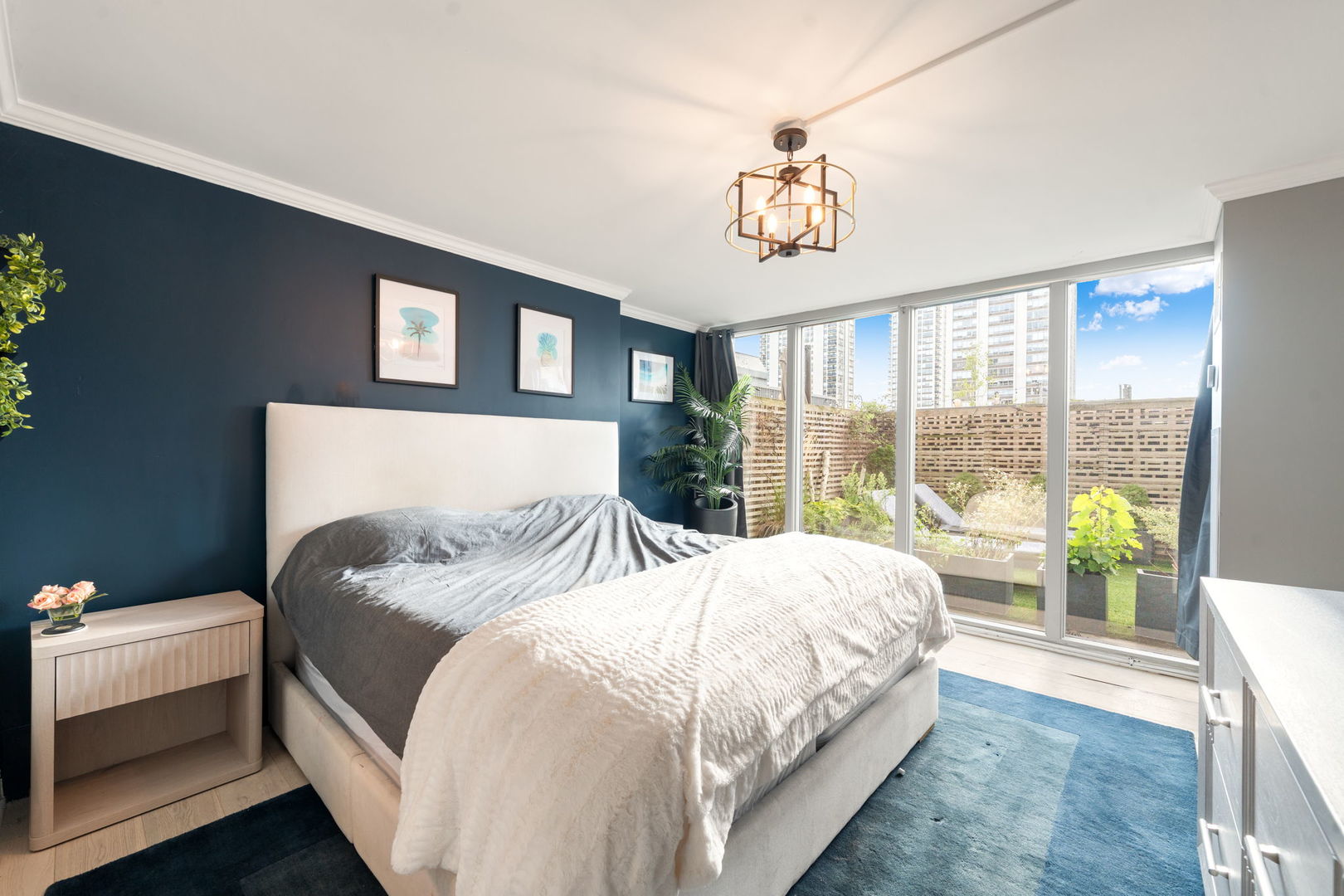 1516 North State Parkway, Unit 5D Chicago, IL 60610 - Photo 19 of 34 a bedroom with a large bed and a chandelier