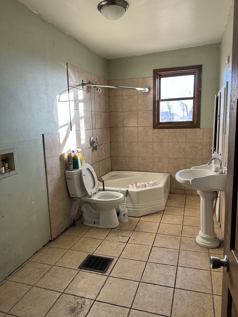18683 Malvern Road Morrison, IL 61270 - Photo 13 of 18 a bathroom with a sink toilet and shower