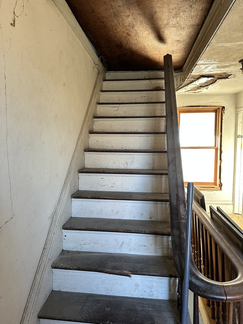 18683 Malvern Road Morrison, IL 61270 - Photo 18 of 18 a view of entryway and hall with wooden floor