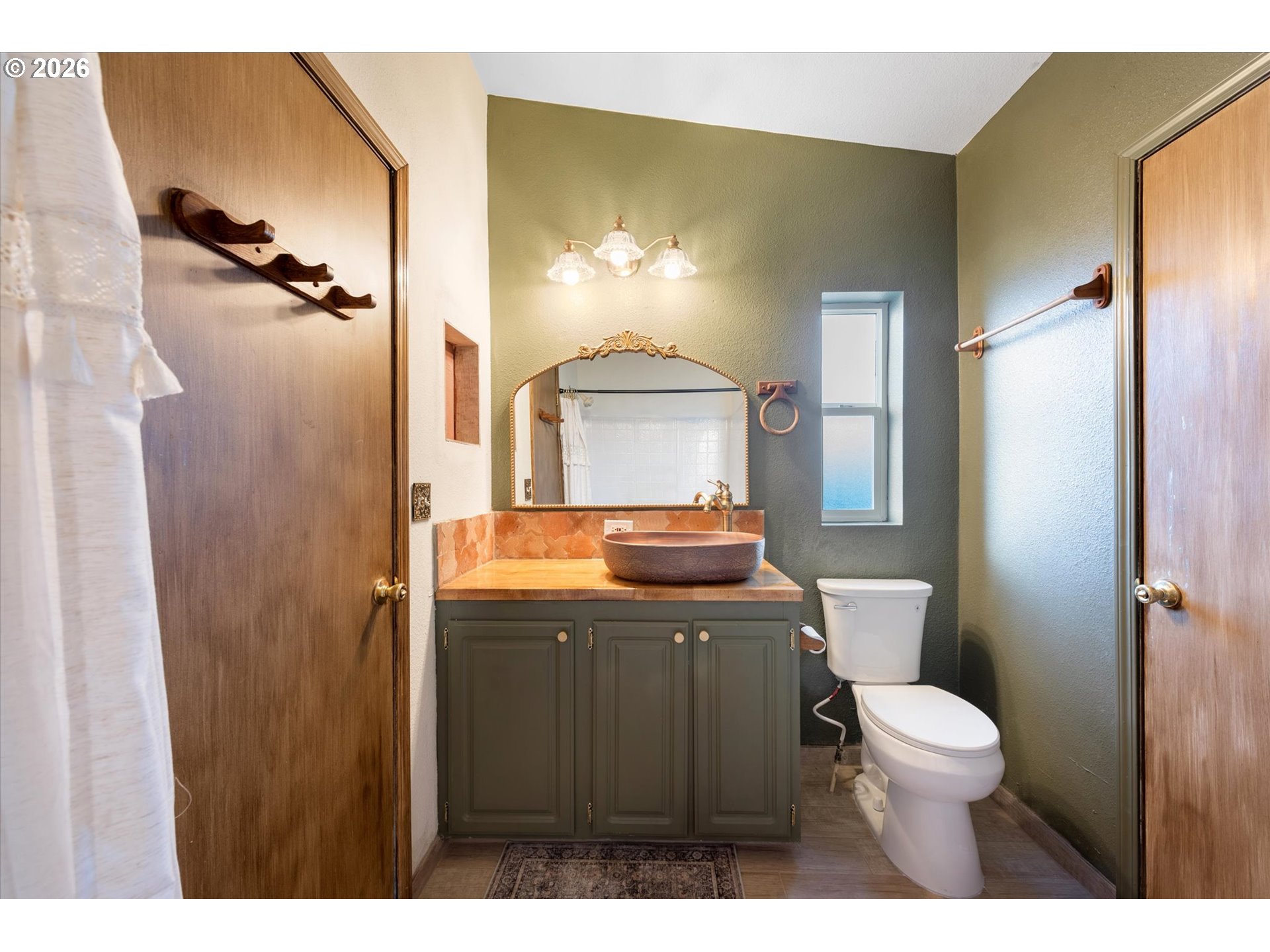 14386 Ben-Dier Road Baker City, OR 97814 - Photo 25 of 42 a bathroom with a toilet sink shower and mirror