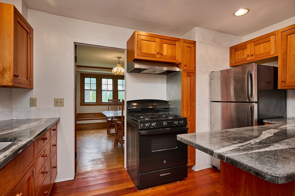 9 McClure Street Amherst, MA 01002 - Photo 11 of 32