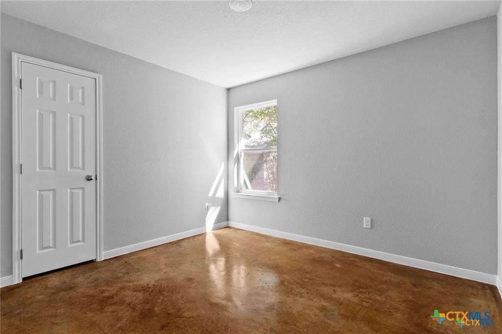 117 East Valley Road Harker Heights, TX 76548 - Photo 12 of 33 an empty room with windows