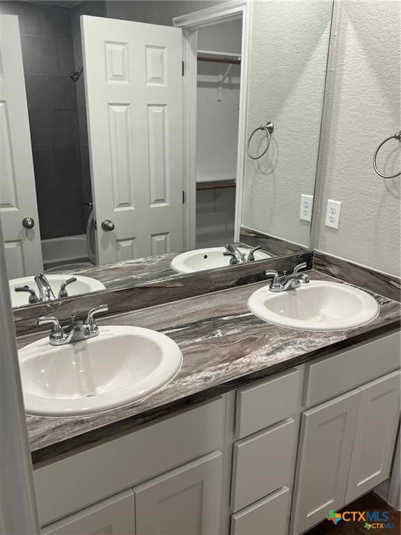 117 East Valley Road Harker Heights, TX 76548 - Photo 23 of 33 a bathroom with double sink and a mirror