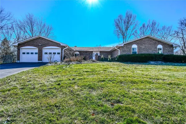 $380,000 | 2765 Tara Trail East, Dayton, OH 45434