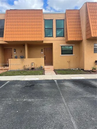$2,900 | 9113 Lime Tree Lane, Unit 170, Pembroke Pines, FL 33024