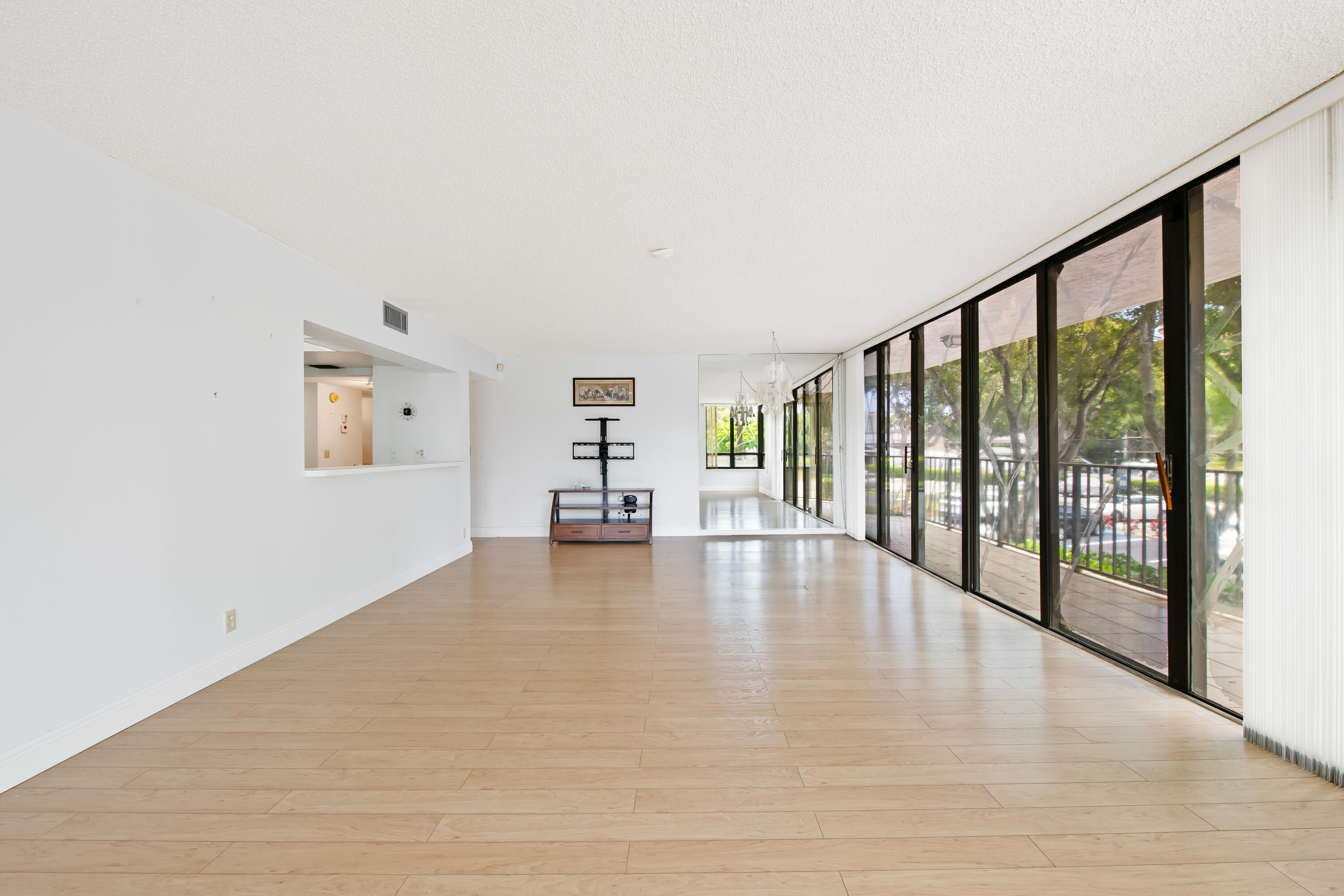 799 Jeffery Street, Unit 201 Boca Raton, FL 33487 - Photo 4 of 36 DSC_3792