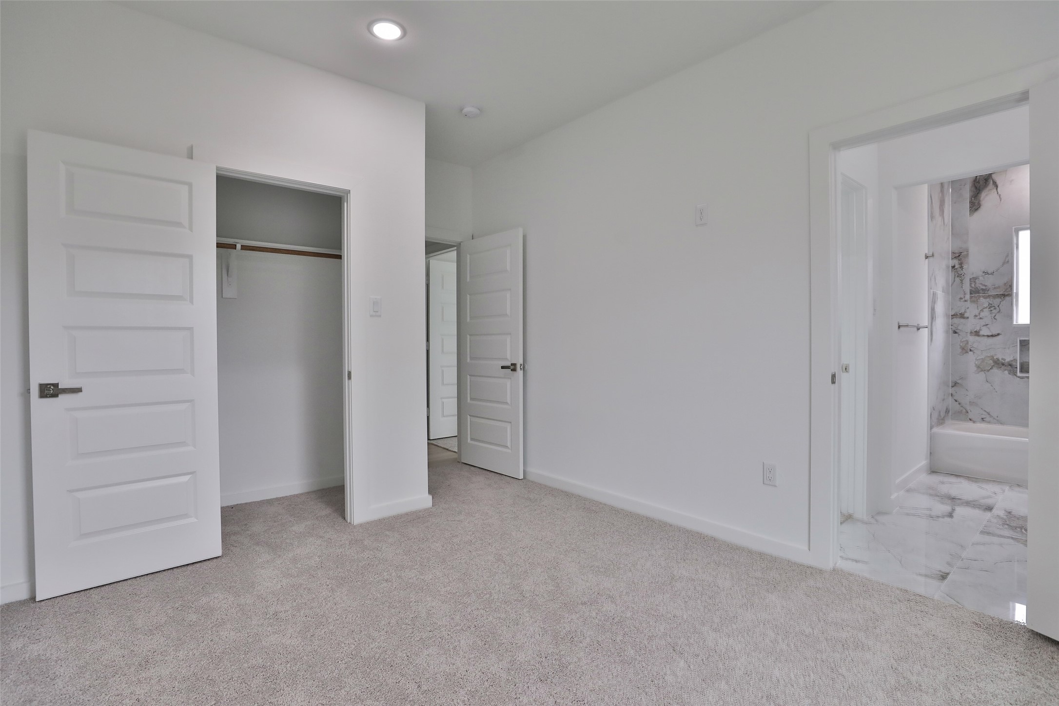 9349 Lavender Street Houston, TX 77016 - Photo 20 of 29 a view of an empty room