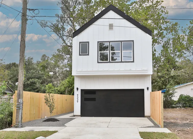 a view of a house with a yard and garage
