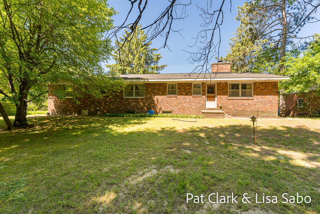 18412 168th Avenue Spring Lake, MI 49456 - Photo 2 of 39 18412 168thAve-4LoRes