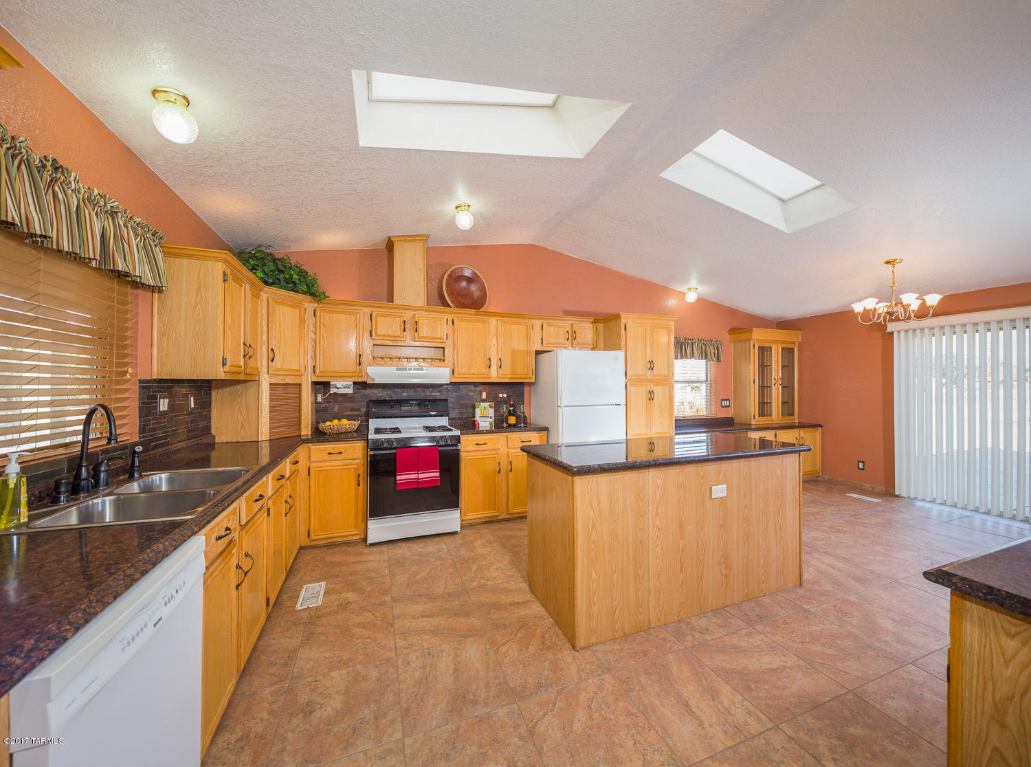 1535 West Roller Coaster Road Tucson, AZ 85704 - Photo 1 of 20 Gallery Image 1