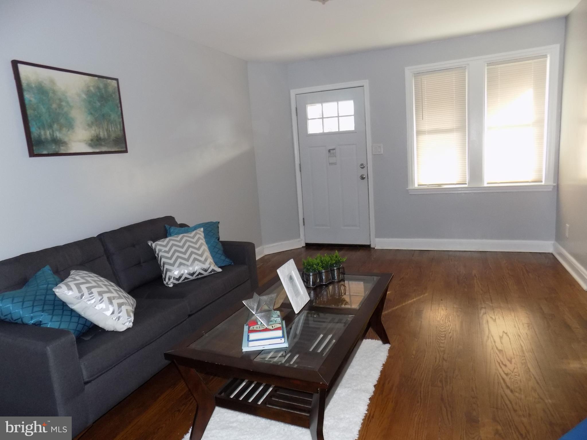 724 East Cold Spring Lane Baltimore, MD 21212 - Photo 8 of 26 Living Room
