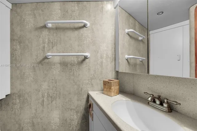 $3,000,000 | 232 West Seaview Drive, Marathon, FL 33050