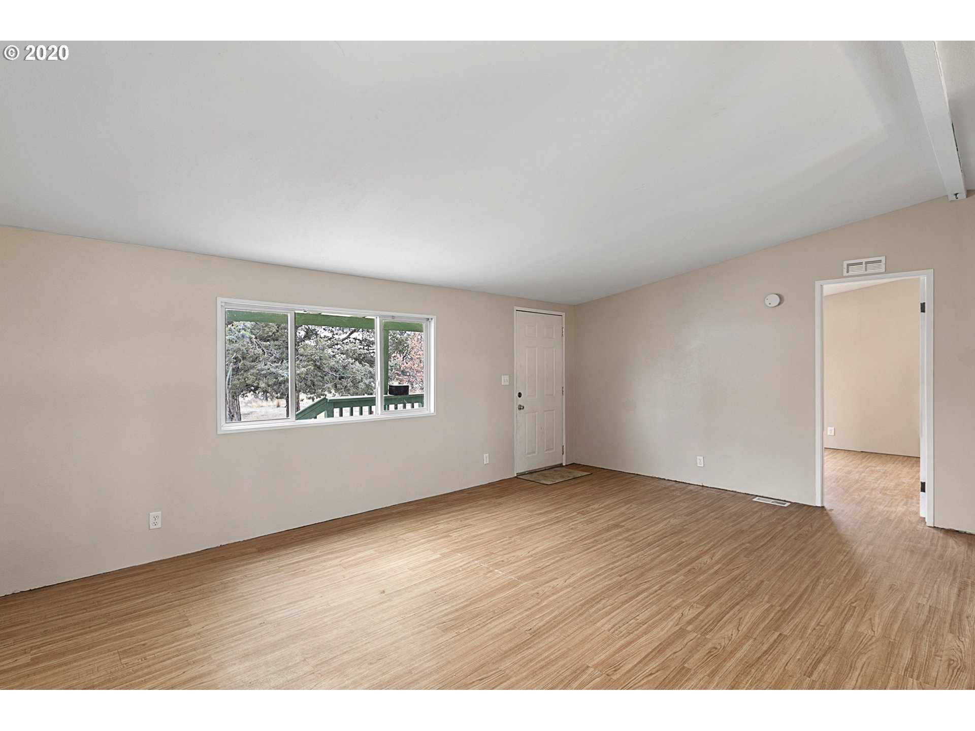 4240 Southeast Umatilla Loop Prineville, OR 97754 - Photo 2 of 24